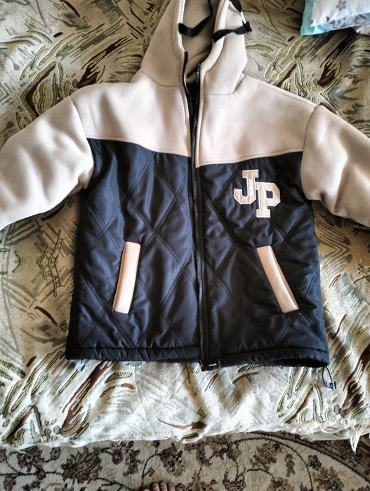 Продам куртку на мальчика