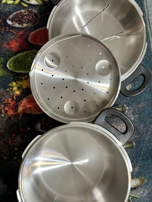 Комплект тенджера и тиган под налягане със всички налични аксесоари