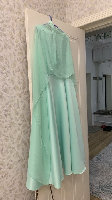 Вечерняя платья из плотного атласа