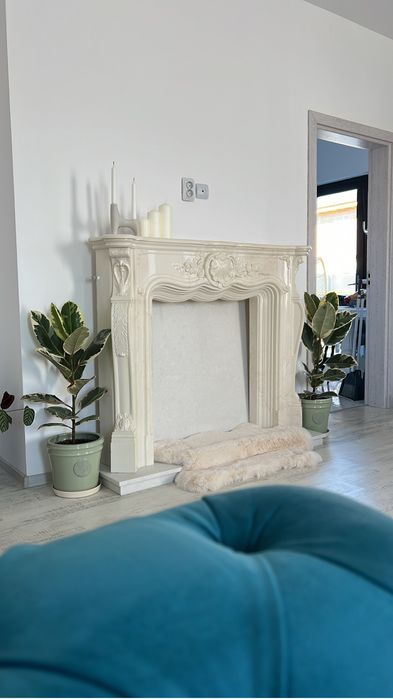 Semineu decorativ din rasina cu placa de marmura