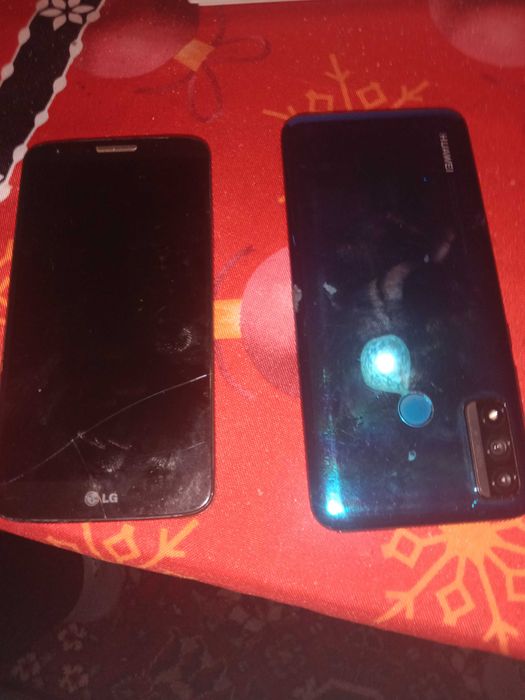 Телефони за части