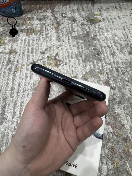 Продам Samsung S20FE
