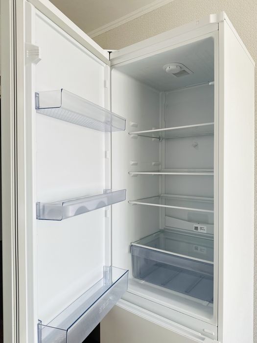 Холодильник с морозильником BEKO