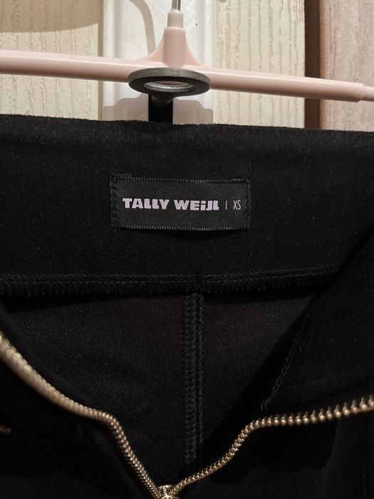 Черна велурена пола