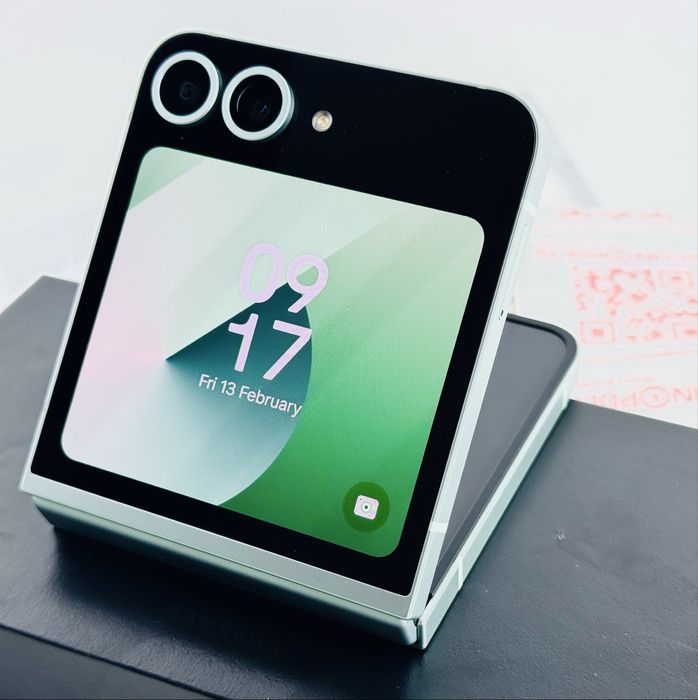 Samsung Galaxy Z Flip 6 5G 256GB 12RAM Mint Отличен!