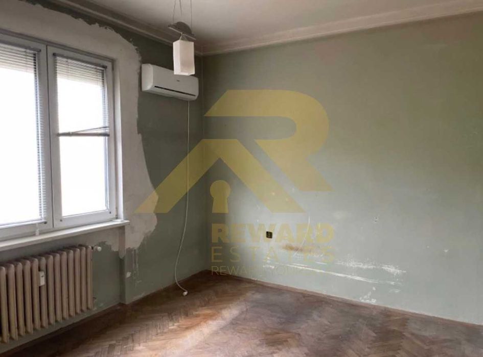 Продава се Тристаен апартамент в София, Център - 66 кв.м за 3470 €/кв.м - Снимка #2