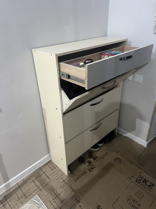 Продам обувницу