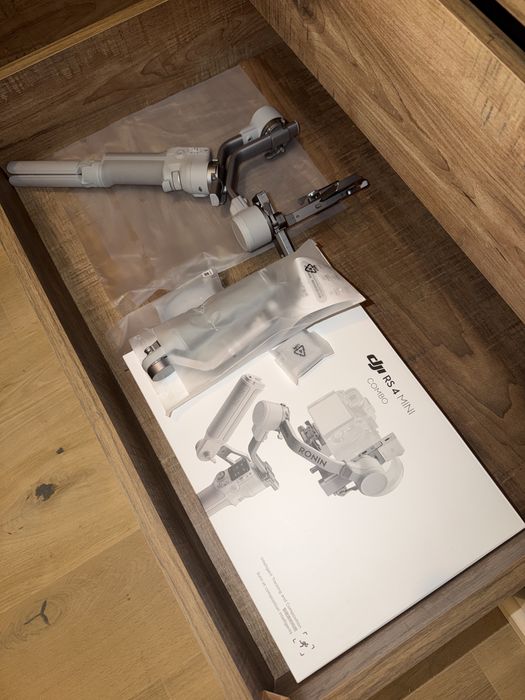 Stabilizator camera  DJI RS4 Mini Combo