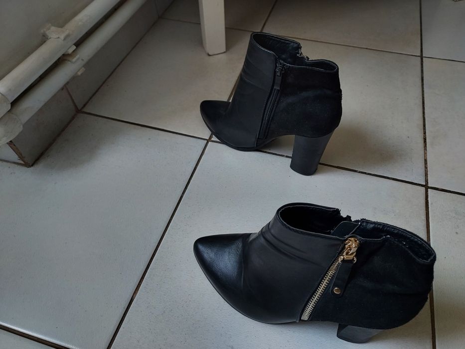 vand botine piele ecologică, marimea 38,produs de calitate,
