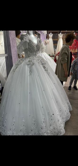 Vand rochie mireasa prințesa