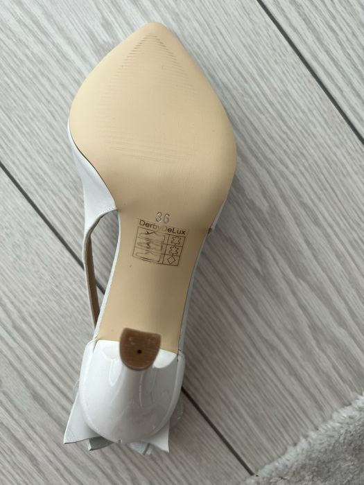 Pantofi albi mireasa, noi