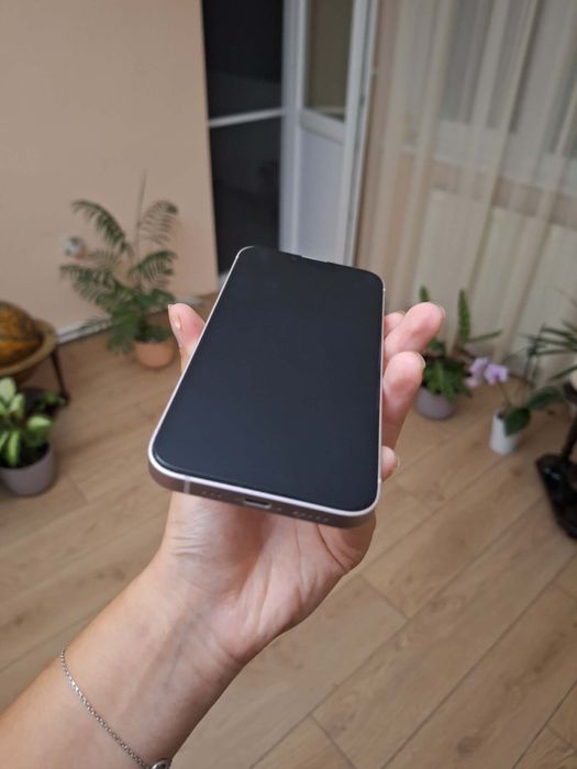 Iphone 13, като нов, 85% капацитет на батерия, без драскотина, идва със зарядно и кутия