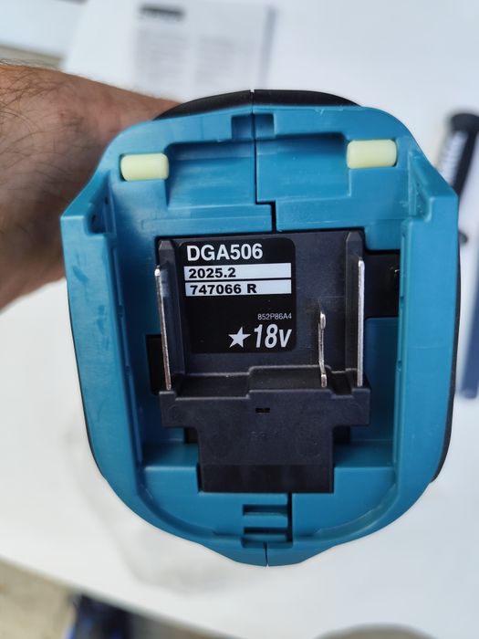 Нов безчетков акумулаторен ъглошлайф Макита Makita DGA506