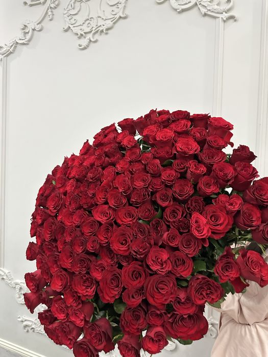 букет из 151 красных роз