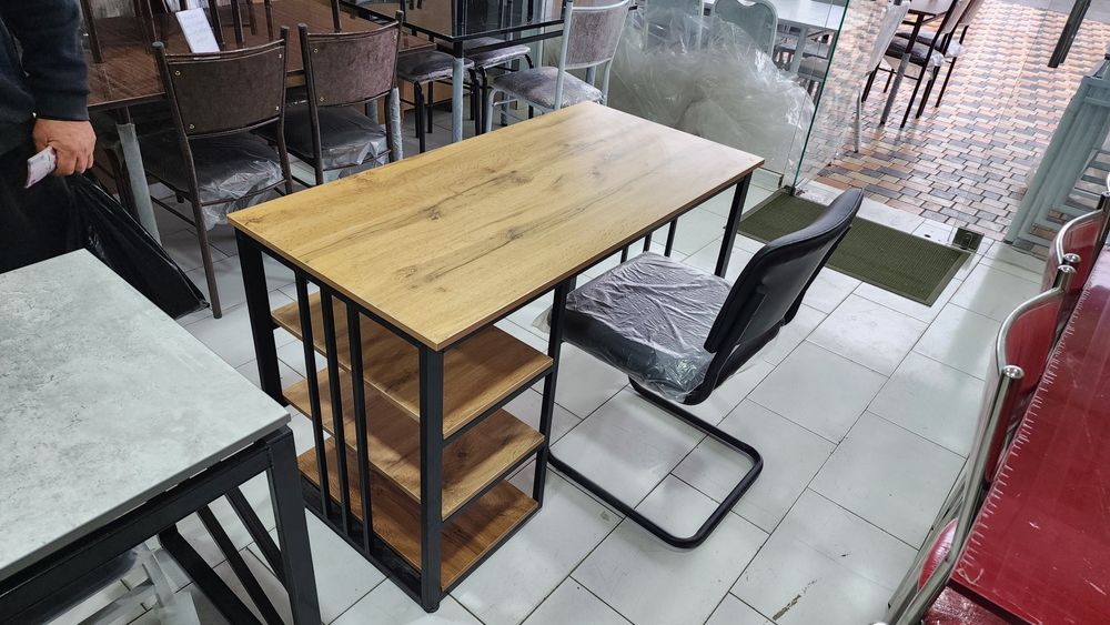 Loft stilaj, parta, stol stullar bor