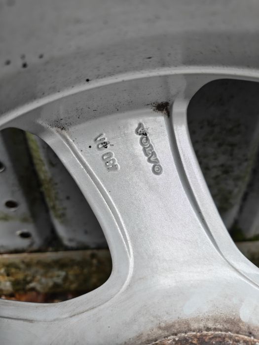 Vand 4 jante Volvo  R17 OEM (Originale)