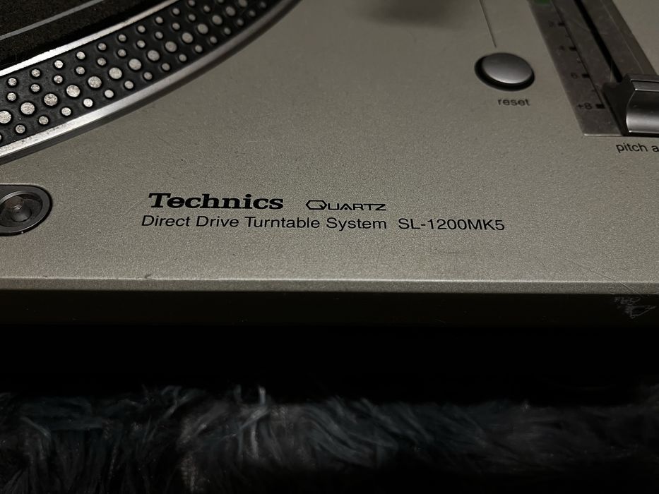 Tecnhics SL-1200 mk5