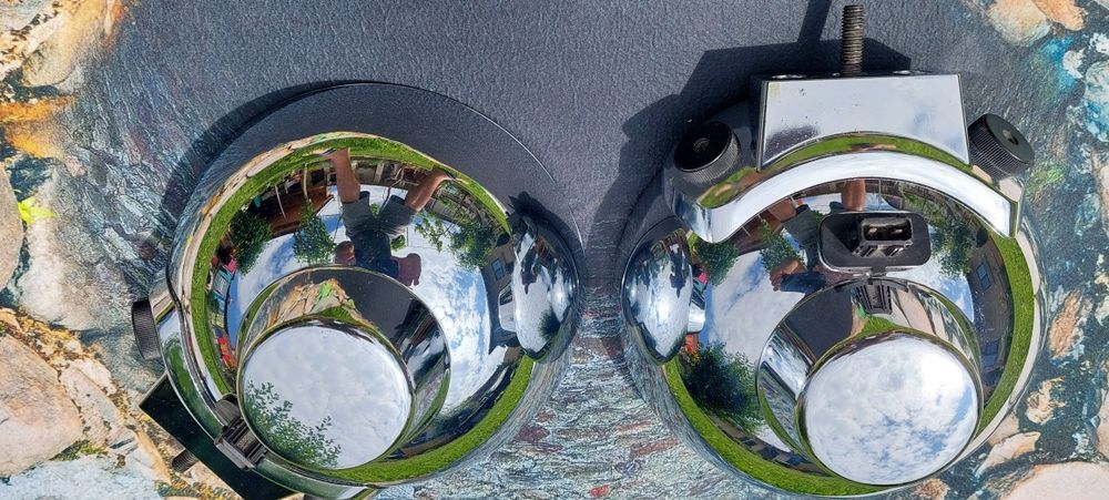 Два фара Hella в перфектно състояние за камион или джип