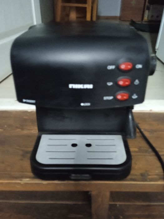 Продам недорого кофе-машину Nikai.