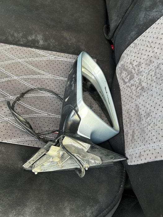 Продаю боковое левое зеркало ауди а4