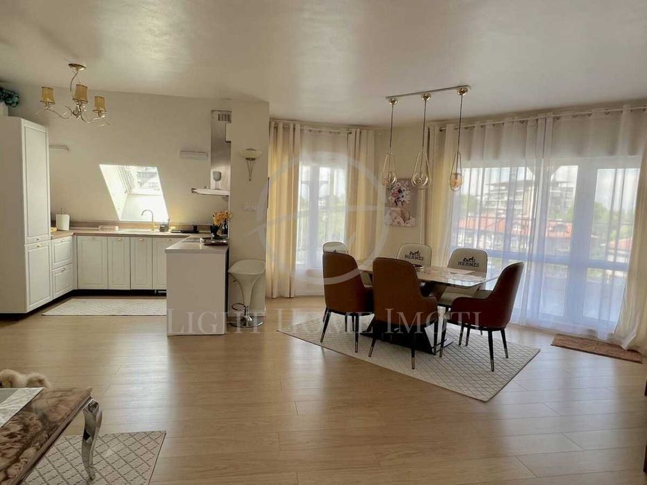 Продава се Тристаен апартамент в Пловдив, Център - 120 кв.м за 2500 €/кв.м - Снимка #2