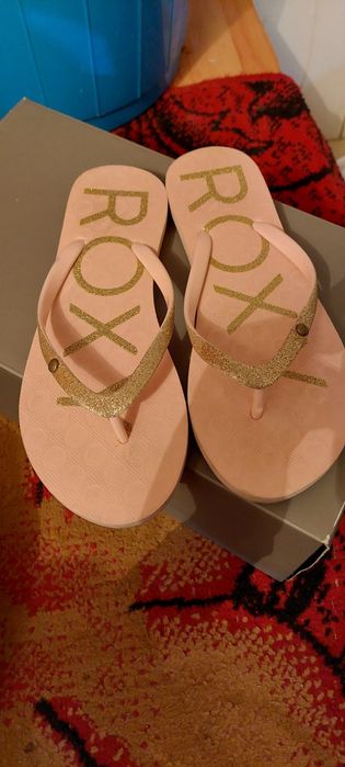 Аяк киымдер сатылады