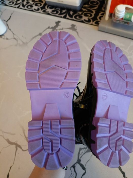 Продам ботинки на девочку весна-осень