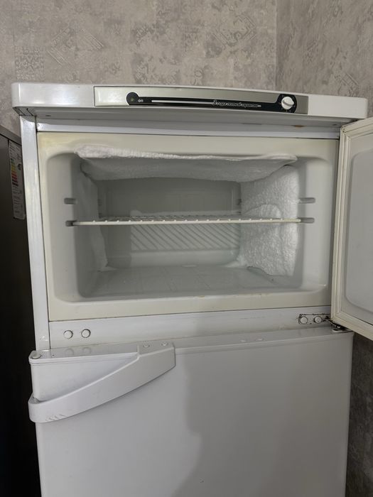 Холодильник Indesit