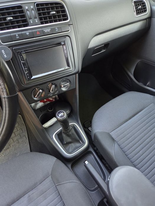 VOLKSWAGEN Polo 2011