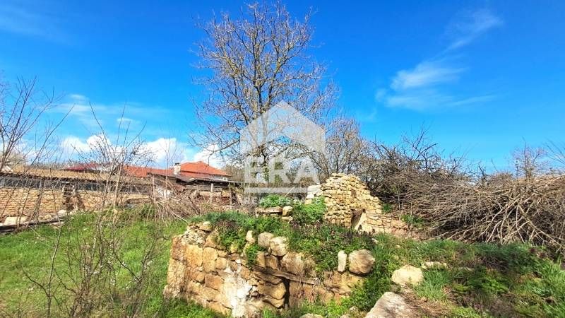 Ексклузивен, урегулиран поземлен имот за продажба, с малка постройка,