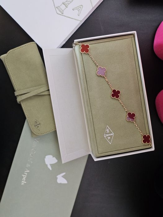 VAN Cleef & Arpels  гривна