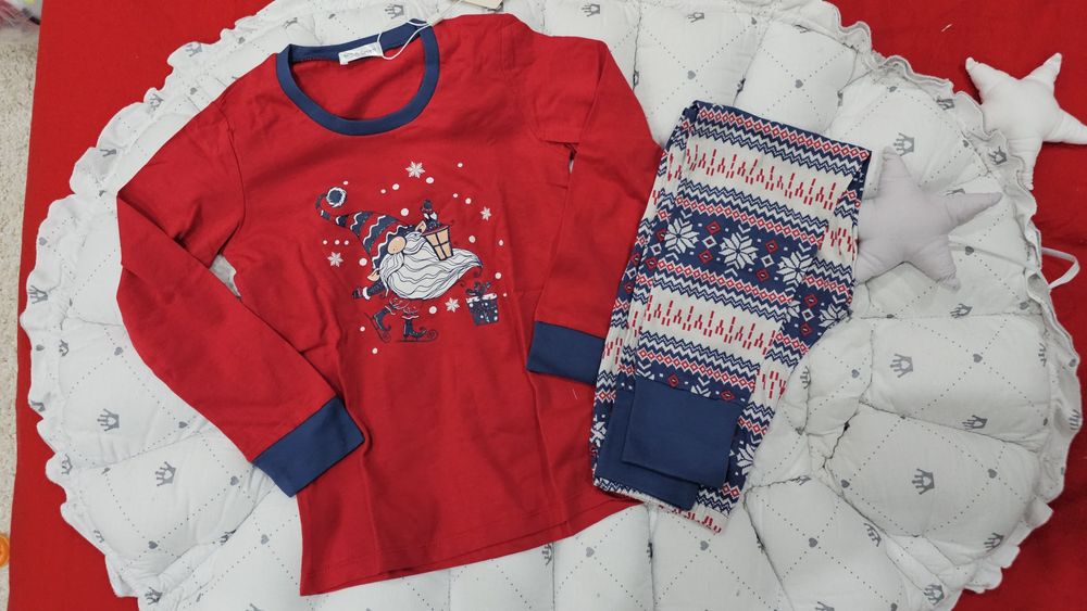 Pijamale tematice de Craciun pentru copii