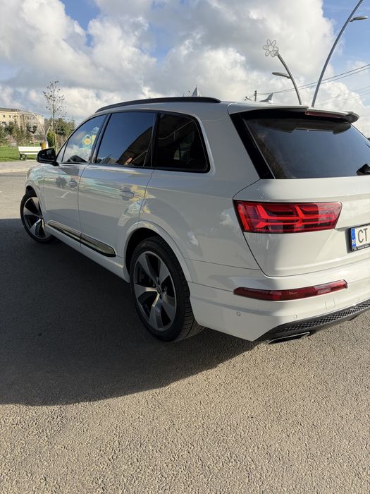 Audi Q7 model EXCLUSIV 7 locuri deosebit