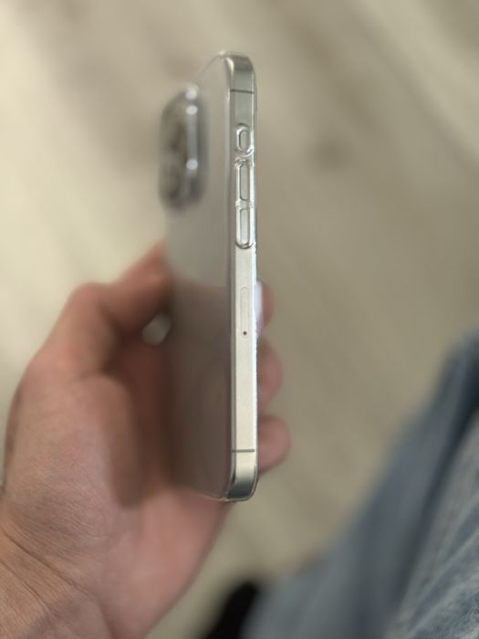 Продам iPhone 15 PRO 256 gb