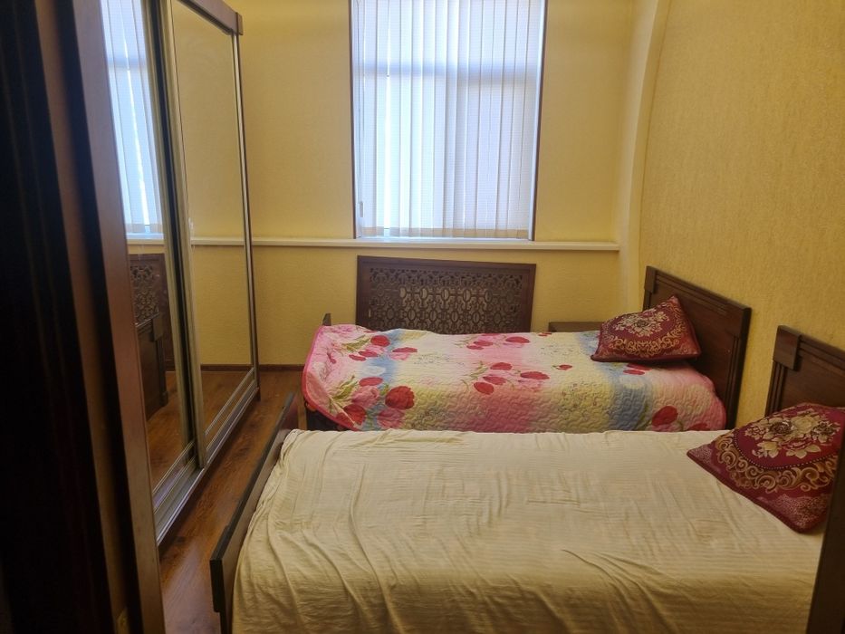 Срочно сотилади 3 хонали квартира  3чи этаж 5 этали уйга