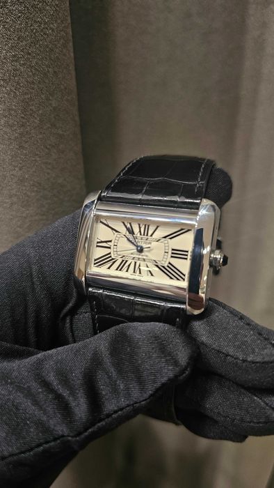 Наручные часы Cartier Tank Divan