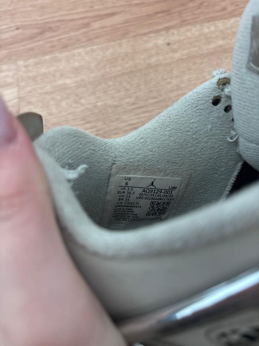 Adidași Jordan 4
