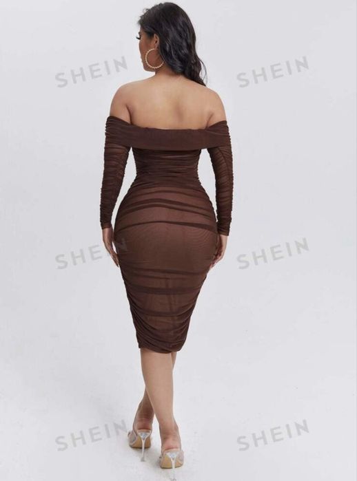Rochie elegantă cu umerii goi