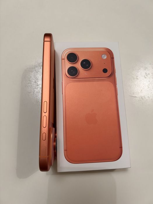 iPhone 17 Pro Cosmic Orange 256 GB Neverlocked