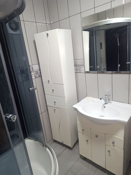 Închiriez apartament 3 camere decomandat