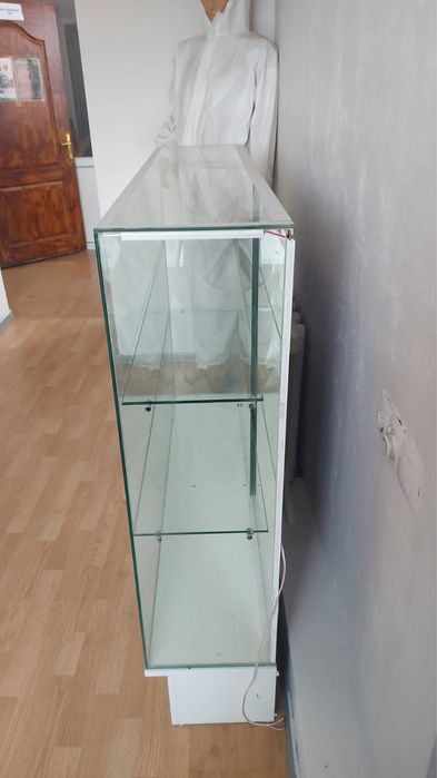 ветринный стол стеклянный