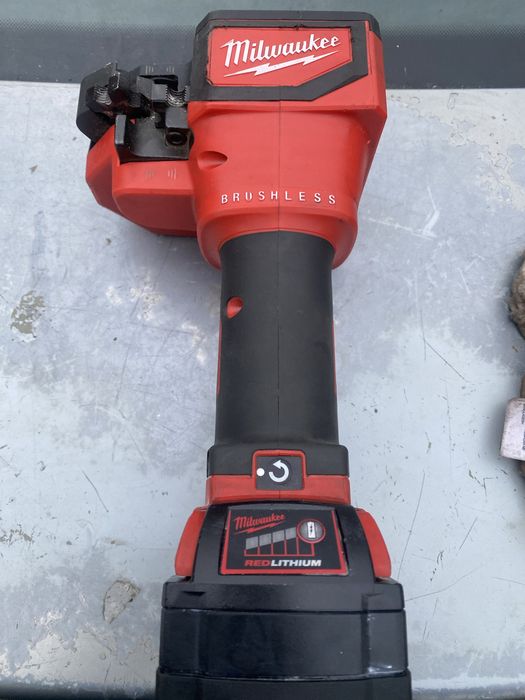 Masina de taiat tije filetate Milwaukee M18 BLTRC ,an 2023