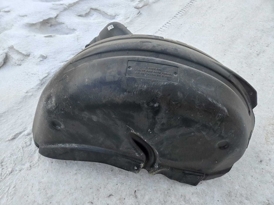 Продам подкрылки Toyota RAV4