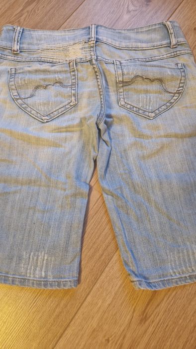 Vând pantaloni scurți damă denim