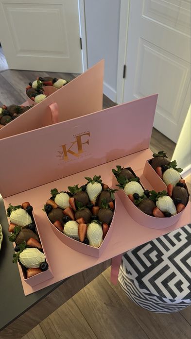 Клубника в шоколаде, букеты в шоколаде, финики в шоколаде в Актобе