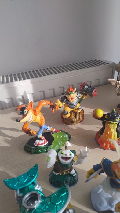 11 figurine skylanders  browser,crash,etc