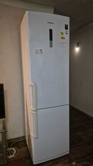 Холодильник Samsung