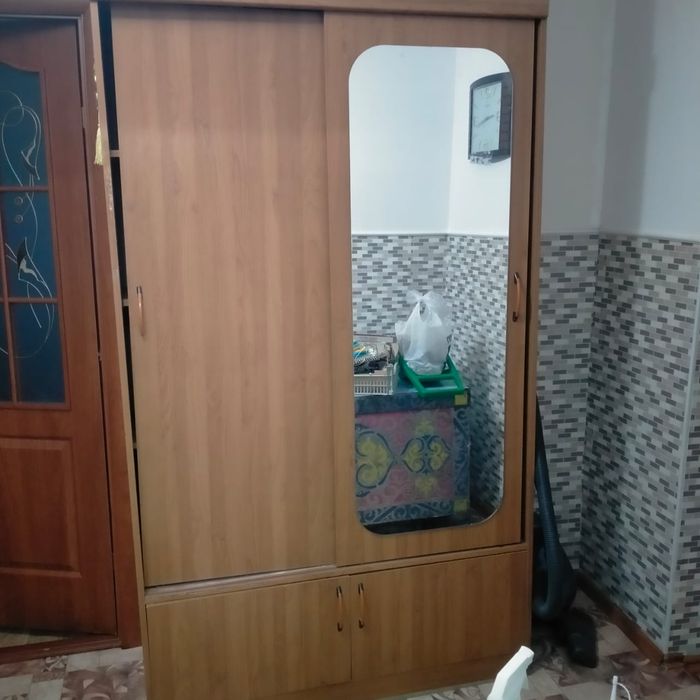 Продам прихожей.