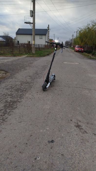 Vând Trotineta impecabila