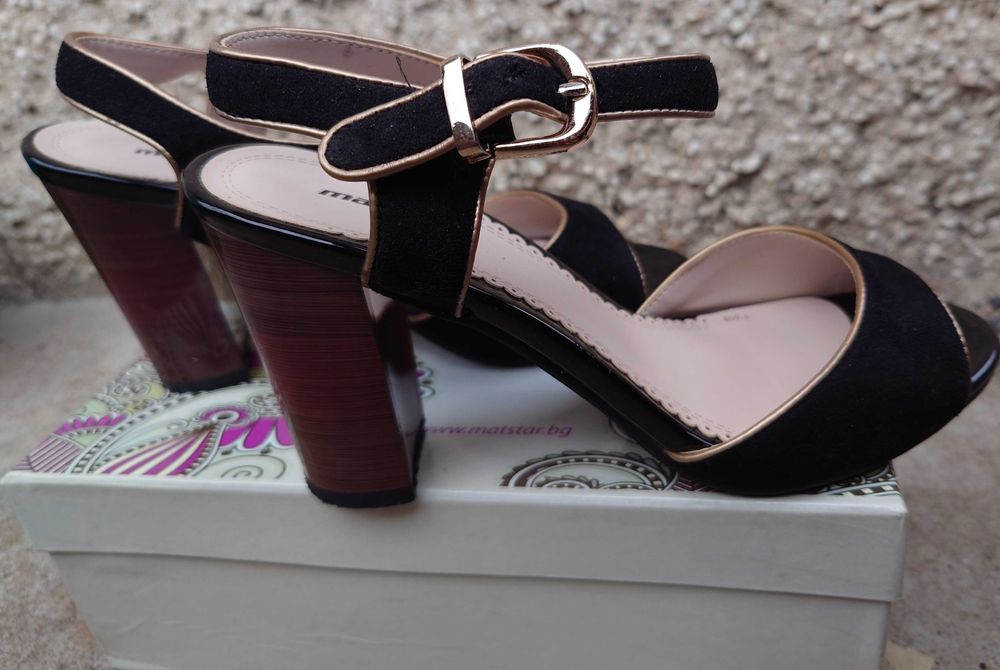 Велурени елегантни сандали